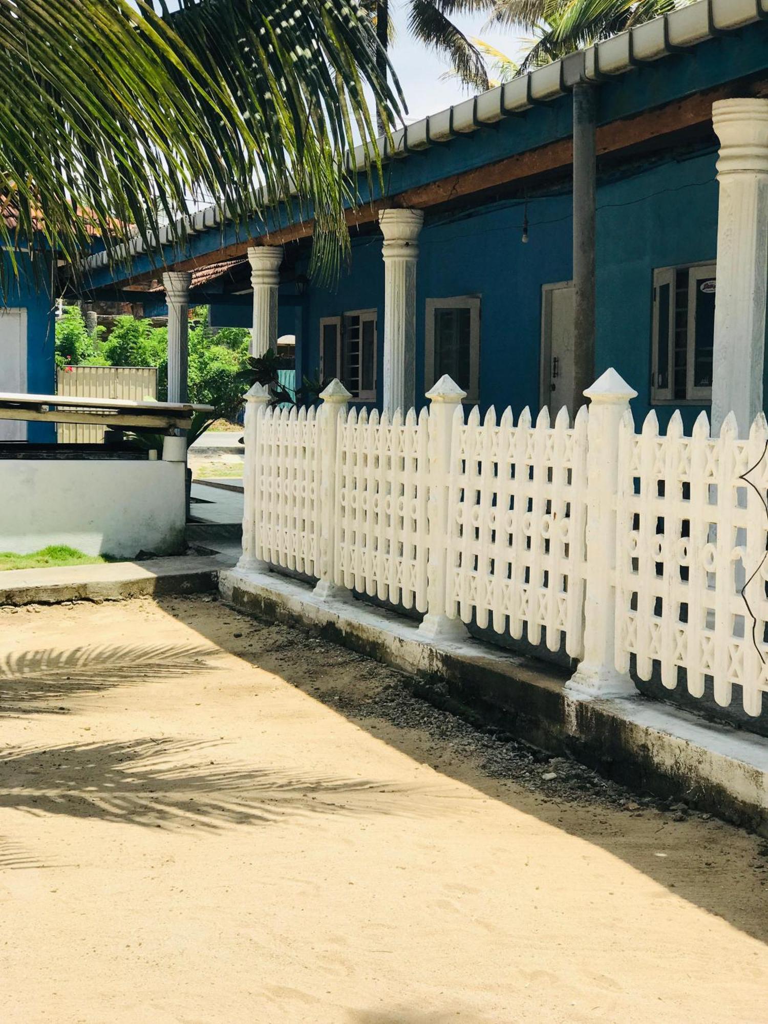 Ram'S Surfing Beach,Midigama East Exterior photo