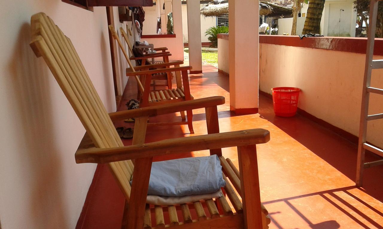 Ram'S Surfing Beach,Midigama East Exterior photo