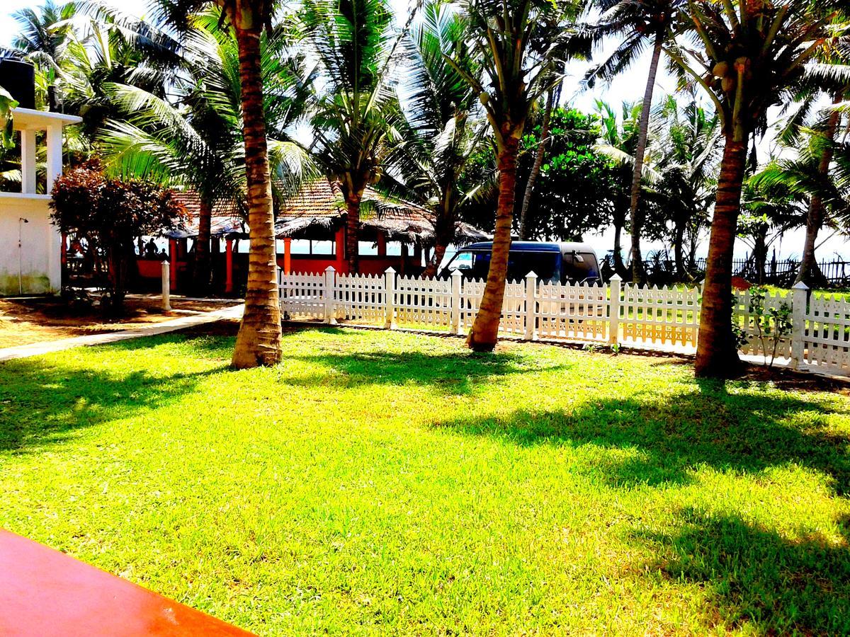 Ram'S Surfing Beach,Midigama East Exterior photo