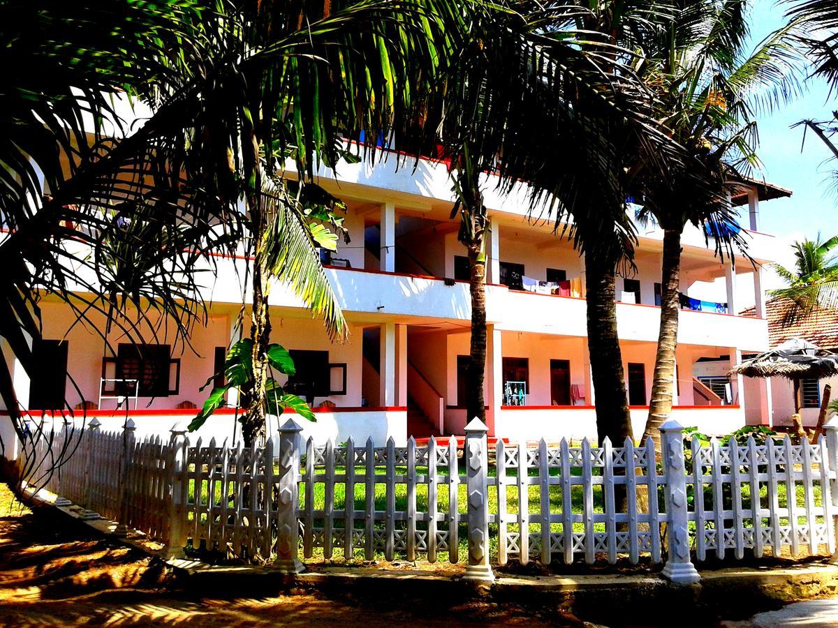 Ram'S Surfing Beach,Midigama East Exterior photo