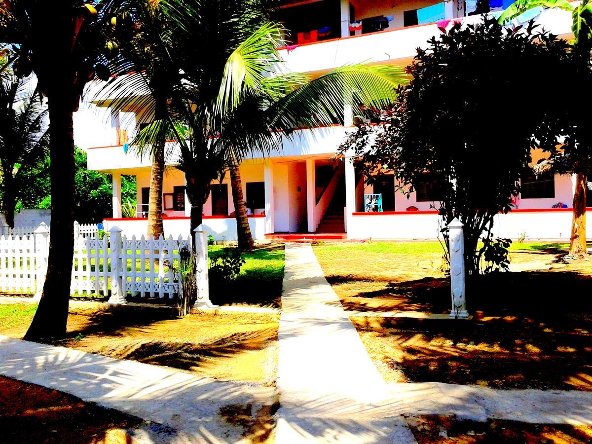 Ram'S Surfing Beach,Midigama East Exterior photo